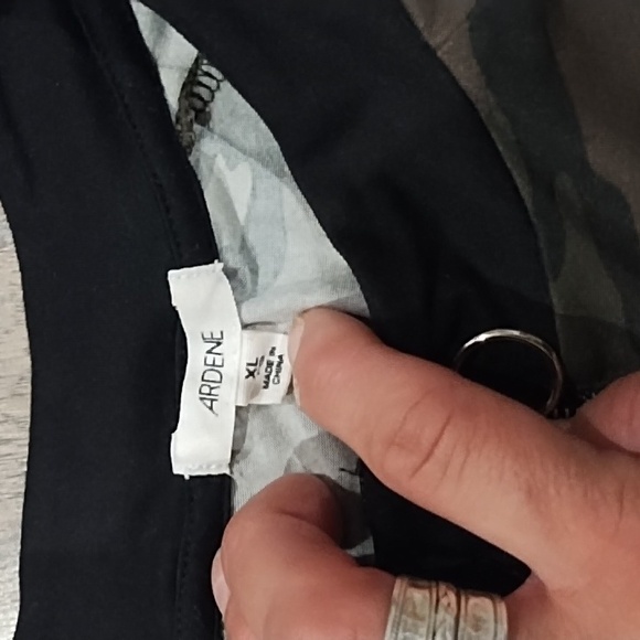 Woman's "Ardene" long sleeved t-shirt - Picture 3 of 5